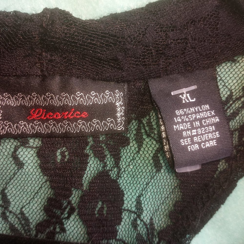 Licorice Black Lace Vest - Picture 3 of 4